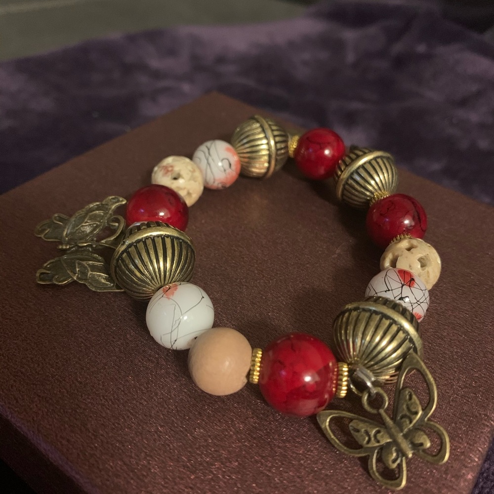 Bracelets - Picture 3 of 14